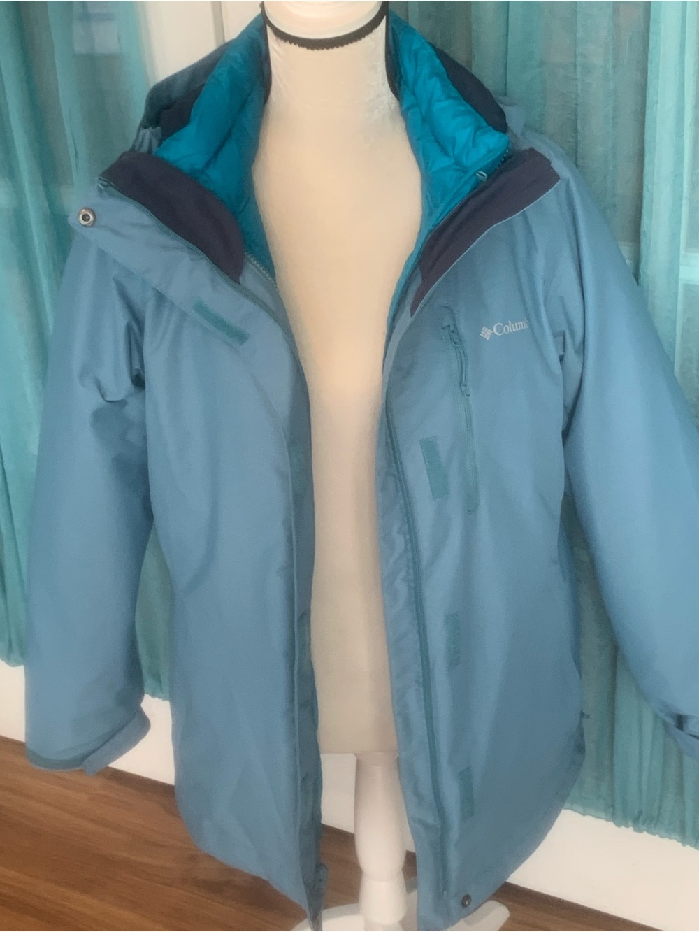 Columbia Waterproof L Jacket zip out reversible lining can be worn as puffer - Picture 4 of 13